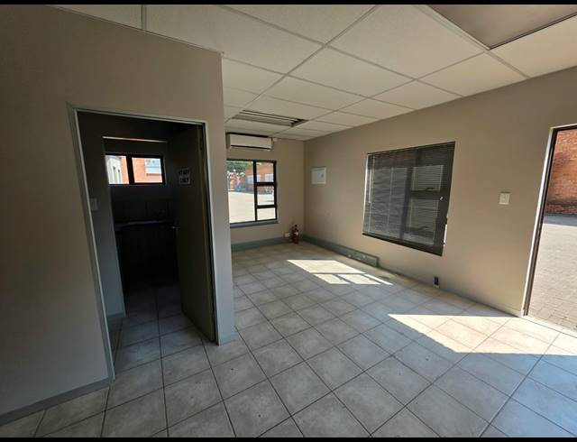 310M² WAREHOUSE TO LET IN OOS EINDE